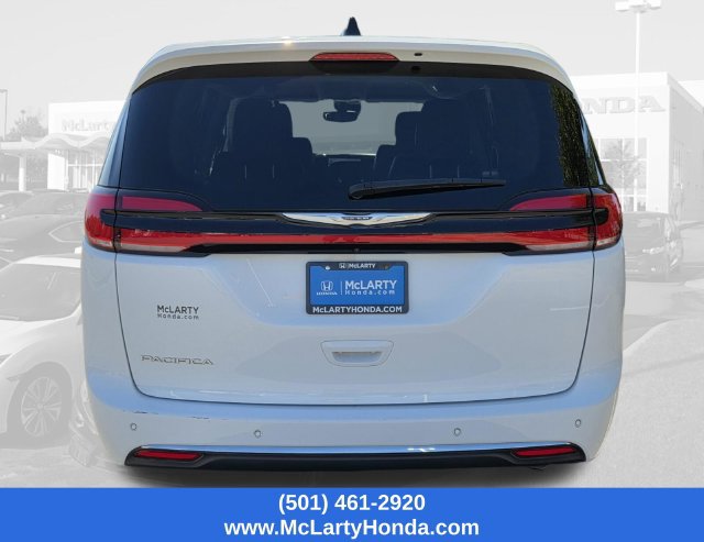 Used 2024 Chrysler Pacifica Touring-L FWD image 7