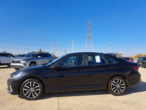 Used 2025 Volkswagen Jetta SE image 10