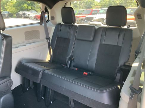 Used 2019 Dodge Grand Caravan SXT FWD image 45