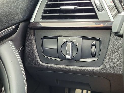 Used 2018 BMW M4 Convertible RWD image 16