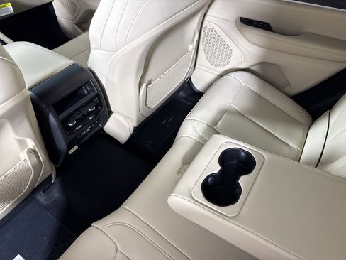 New 2025 Jeep Grand Cherokee Limited image 21