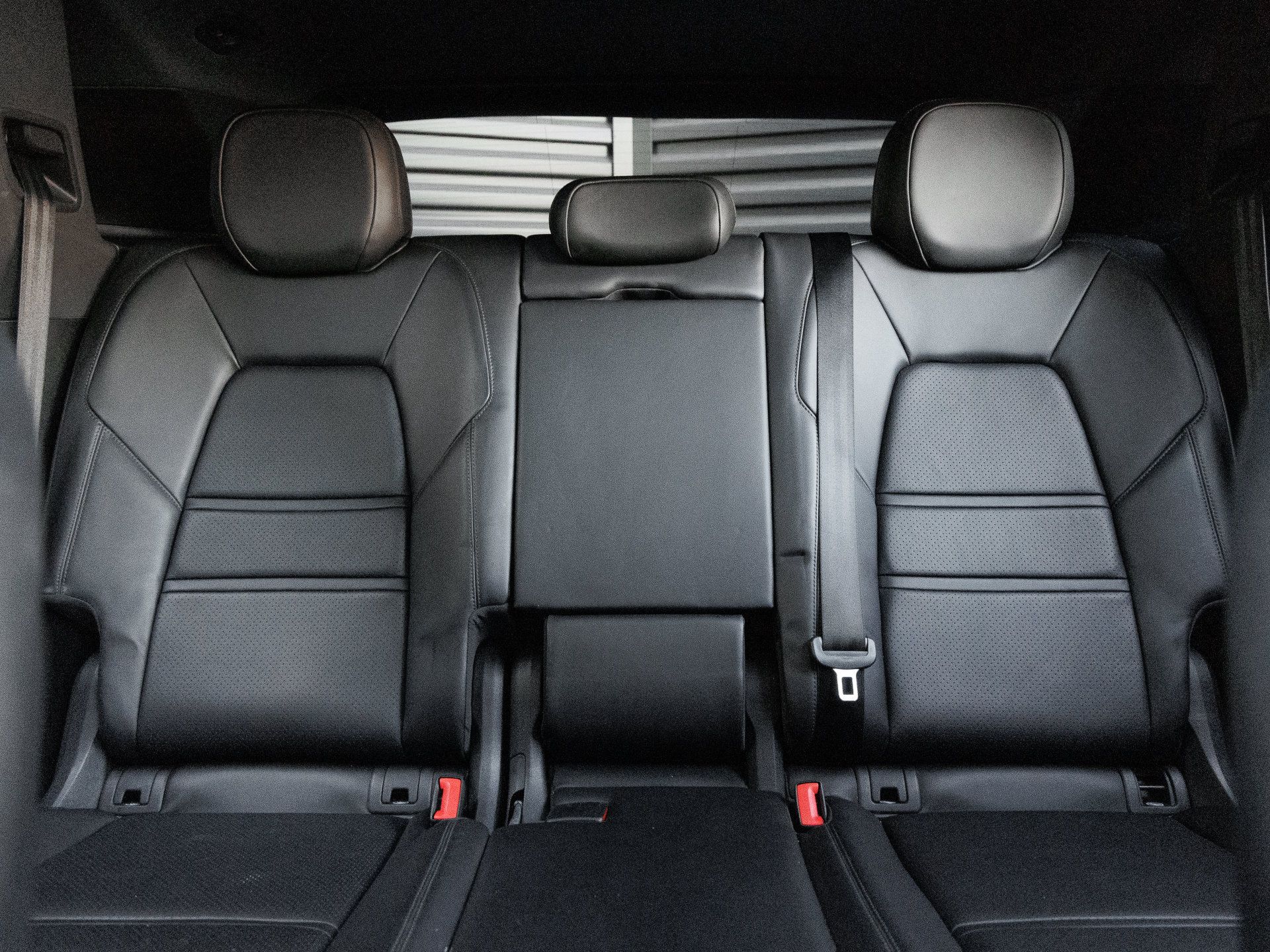Certified 2020 Porsche Cayenne AWD/4WD image 24