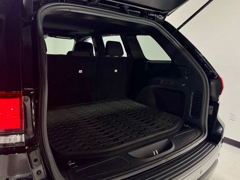 Used 2020 Jeep Grand Cherokee Laredo image 10