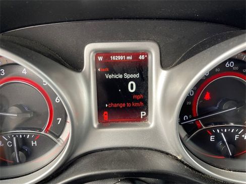 Used 2015 Dodge Journey R/T w/ Flexible Seating Group image 32