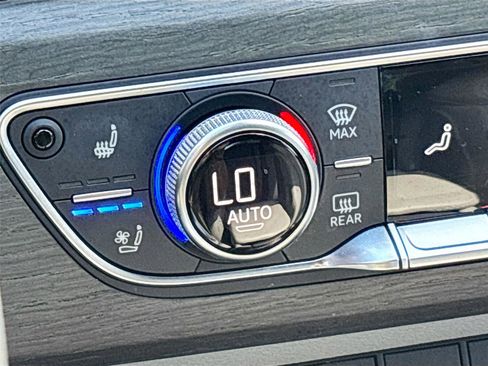 Used 2018 Audi A4 2.0T Ultra Premium Plus w/ Premium Plus Package image 23