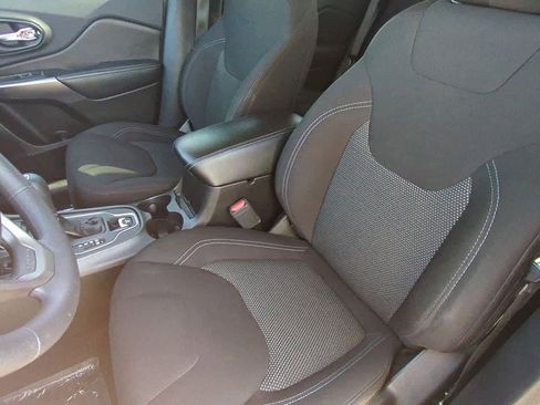 Used 2019 Jeep Cherokee Latitude w/ Popular Appearance Group image 15