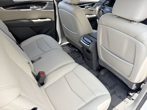 Certified 2023 Cadillac XT6 Premium Luxury w/ Technology Package FWD image 15