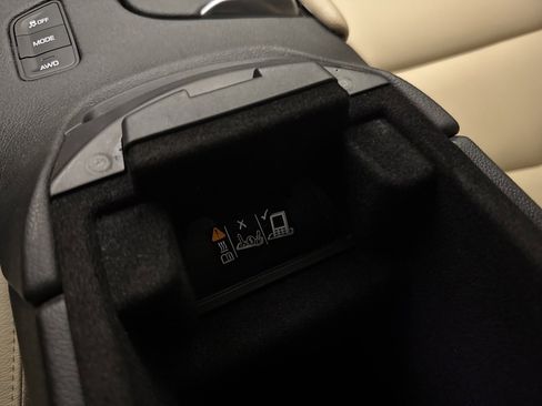 Used 2018 Cadillac XT5 AWD image 35