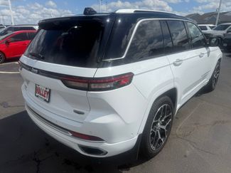 Used 2022 Jeep Grand Cherokee Summit AWD/4WD video 3