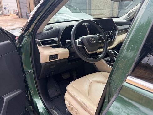 Used 2024 Toyota Highlander Limited image 24