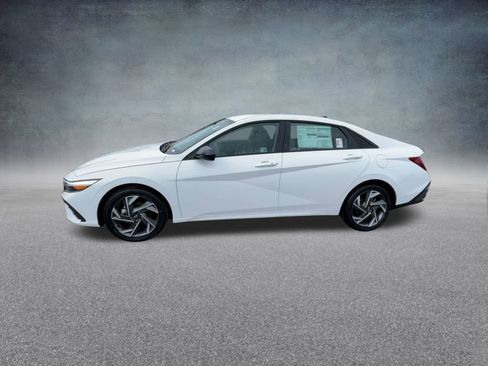 New 2025 Hyundai Elantra SEL image 10