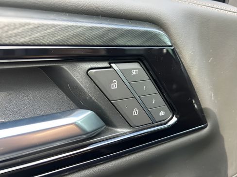 Used 2025 GMC Yukon AT4 AWD/4WD image 10