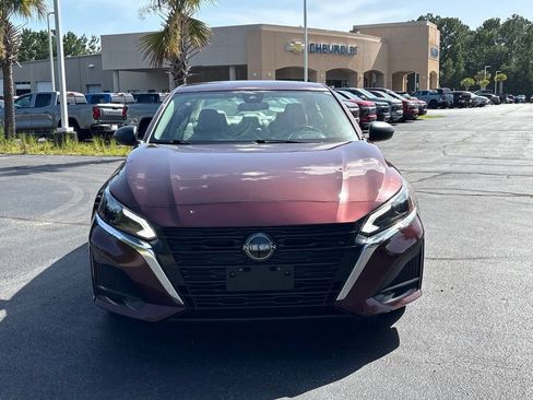 Used 2024 Nissan Altima 2.5 SV FWD image 2