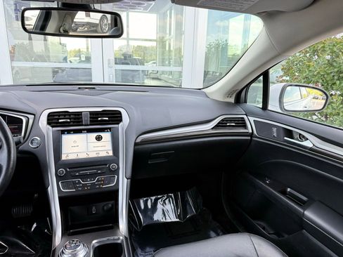 Used 2018 Ford Fusion SE w/ Equipment Group 602A FWD image 23