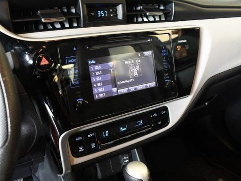 Used 2017 Toyota Corolla LE FWD image 28