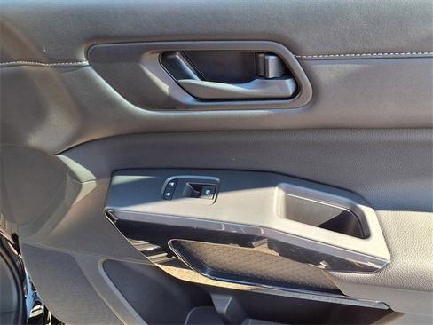 Certified 2024 Nissan Pathfinder SV image 28