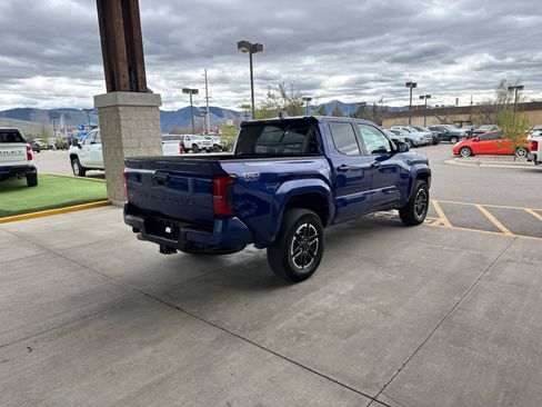 Used 2025 Toyota Tacoma TRD Sport AWD/4WD image 4