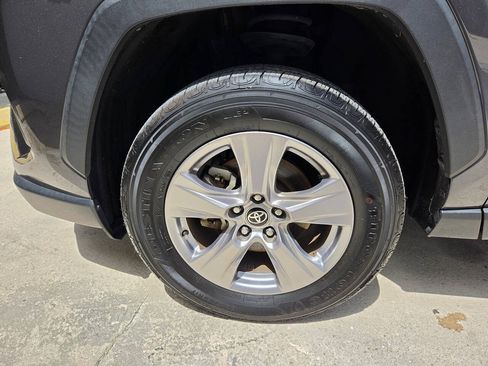 Used 2025 Toyota RAV4 XLE FWD image 18