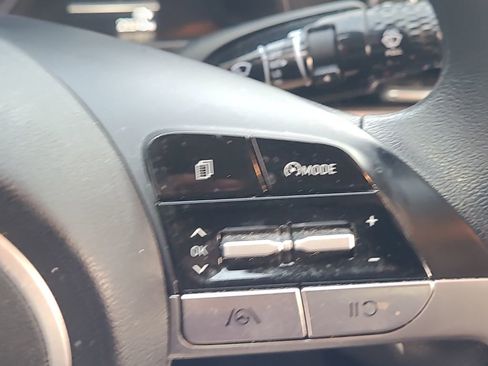 Used 2023 Hyundai Elantra SEL image 28