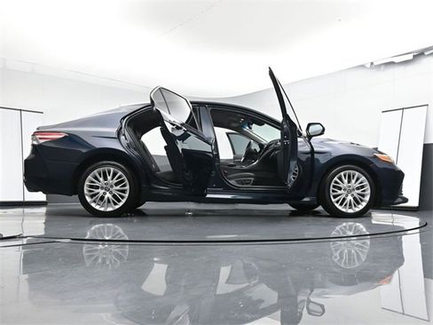 Used 2018 Toyota Camry L image 37