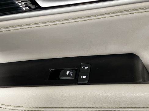 Used 2024 Jeep Wagoneer Series II w/ Flexible Seating Group RWD image 32