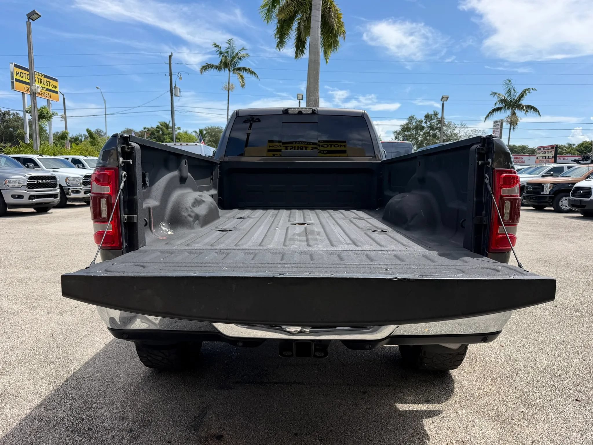 Used 2019 RAM 2500 4x4 Crew Cab Laramie image 5