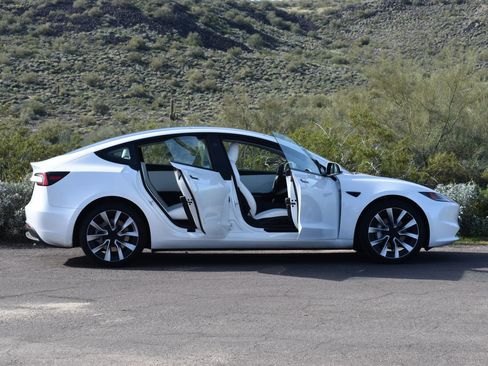 Used 2025 Tesla Model 3 Long Range RWD image 10