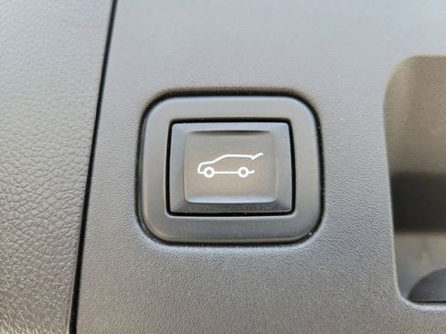 Certified 2023 Cadillac XT4 Luxury w/ Cold Weather Package AWD/4WD image 9