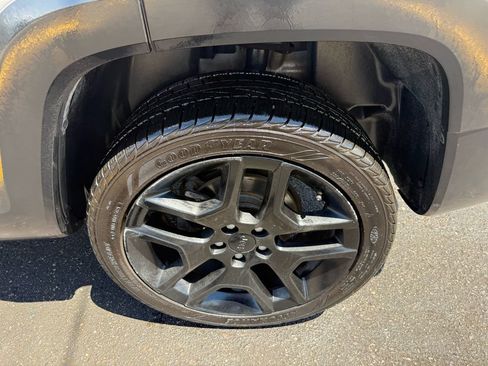 Used 2020 Jeep Renegade Latitude AWD/4WD image 10