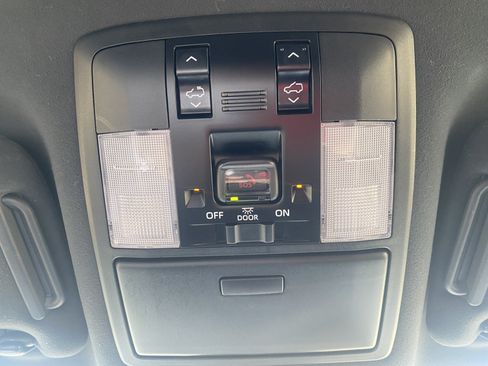 Used 2022 Lexus GX 460 Luxury w/ Sport Design Package AWD/4WD image 25