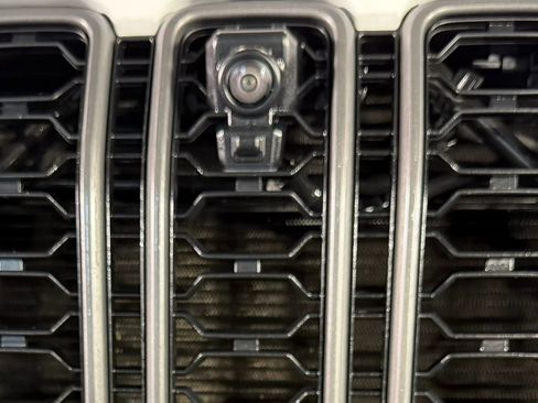 Used 2025 Jeep Gladiator Rubicon w/ Safety Group image 5