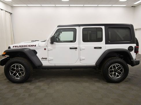 Used 2024 Jeep Wrangler Unlimited Rubicon image 4
