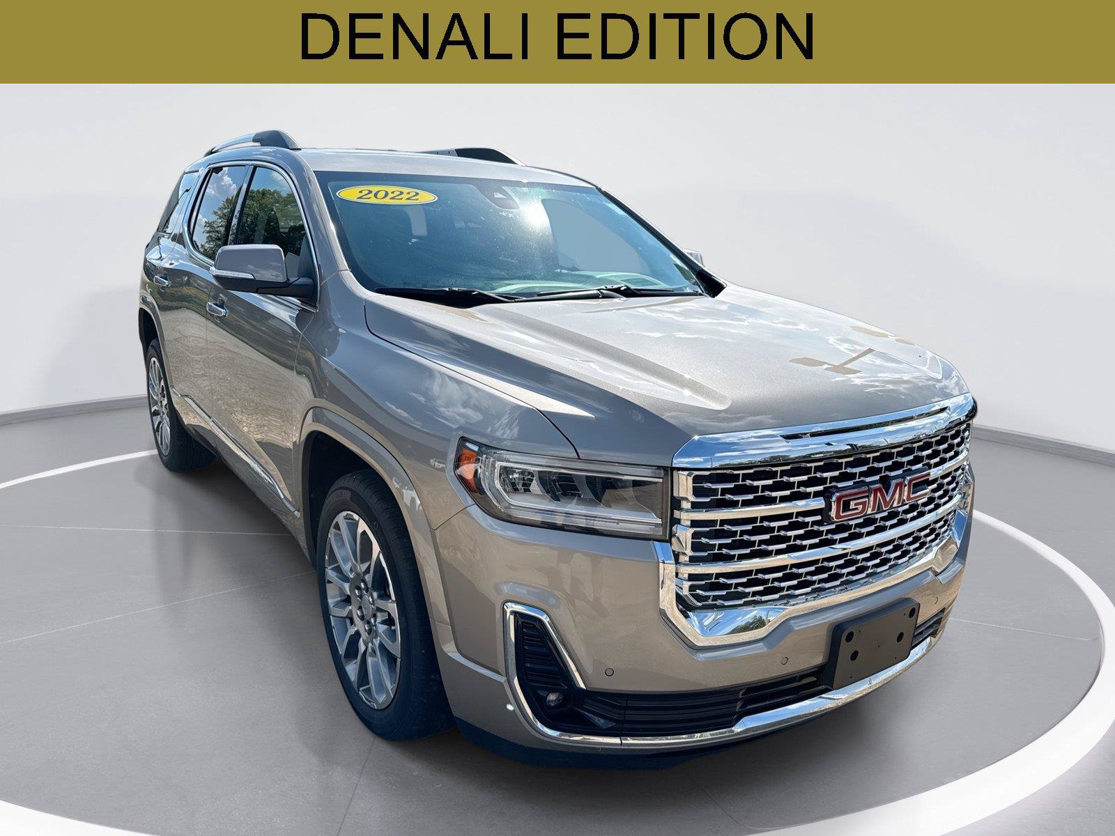 Used 2022 GMC Acadia Denali FWD image 1