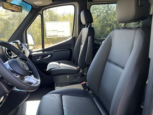Used 2026 Mercedes-Benz Sprinter 2500 image 13