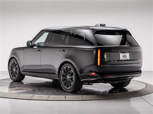Used 2025 Land Rover Range Rover Long Wheelbase SE image 3