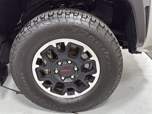Certified 2024 Toyota Tacoma TRD Off-Road image 21