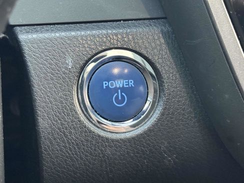 Used 2018 Toyota Camry XLE image 25