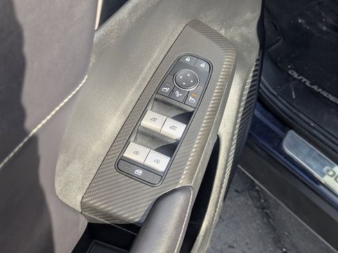 Used 2024 Mitsubishi Outlander SE image 26