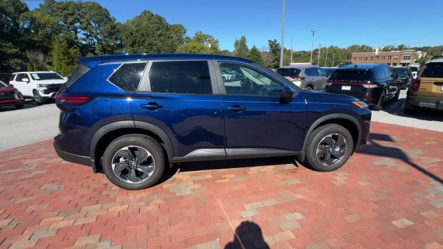 Used 2026 Nissan Rogue SV FWD image 2