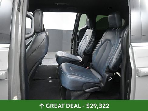 Used 2025 Chrysler Pacifica Select image 27