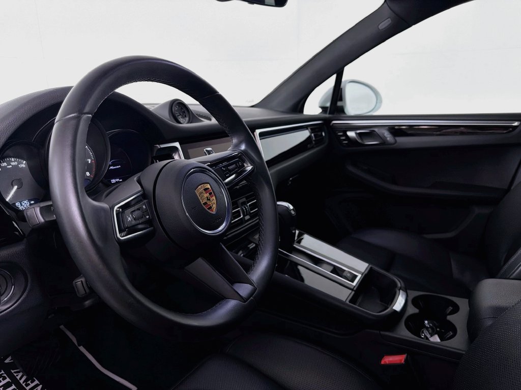 Certified 2023 Porsche Macan AWD/4WD image 4