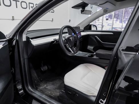 Used 2023 Tesla Model Y Long Range AWD/4WD image 3