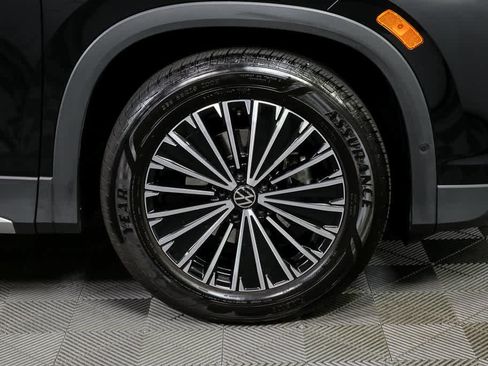 Certified 2025 Volkswagen Tiguan S w/ 18" Wheel Package image 40