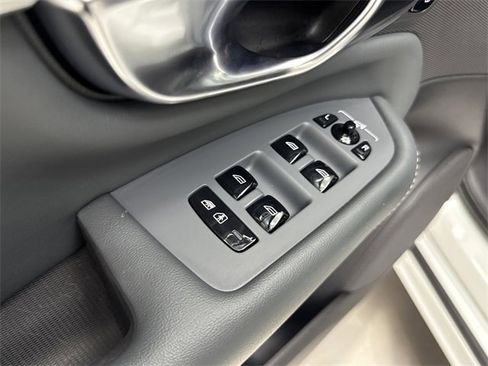 Certified 2023 Volvo XC90 B6 Ultimate w/ Protection Package Premier image 11