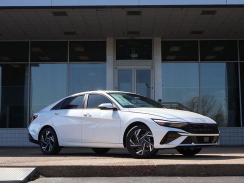 New 2026 Hyundai Elantra Limited image 2