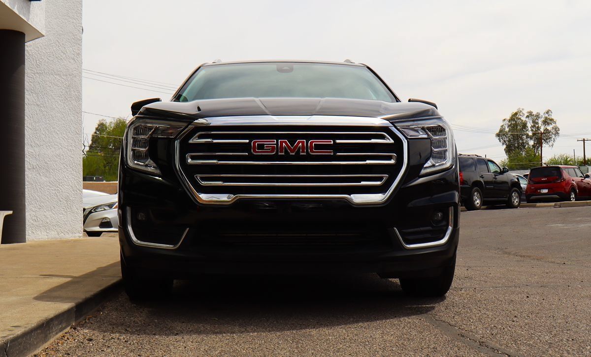 Used 2023 GMC Terrain SLT AWD/4WD image 17
