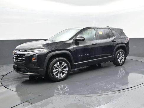Used 2025 Chevrolet Equinox LT AWD/4WD image 2