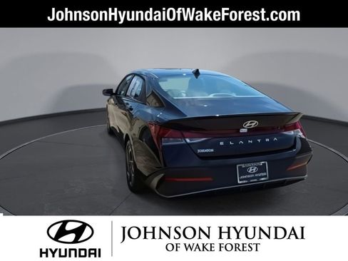 Certified 2025 Hyundai Elantra Sport image 7