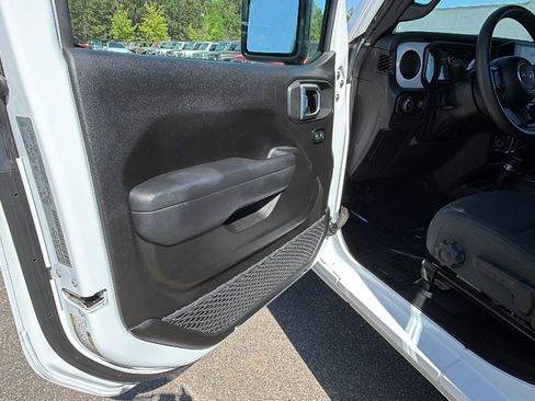 Used 2025 Jeep Wrangler Sport image 14