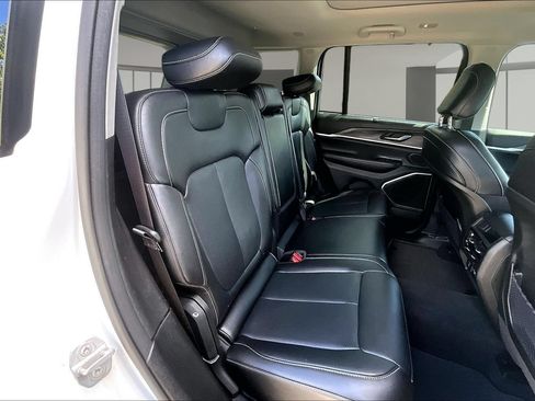 Used 2022 Jeep Grand Cherokee Limited 4xe w/ Luxury Tech Group II AWD/4WD image 26